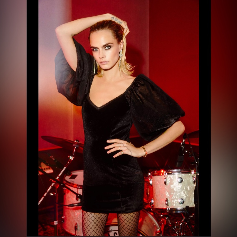 Nasty gal Cara Develinge Big Love Velvet Dress black